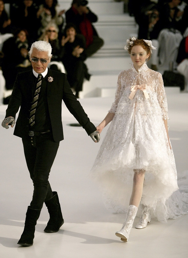 Những mẫu cưng của "ông hoàng" Karl Lagerfeld trong 20 năm qua ảnh 10