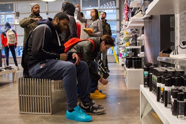 Những đôi giày sneakers cực chất "cộp mác" người nổi tiếng ảnh 17