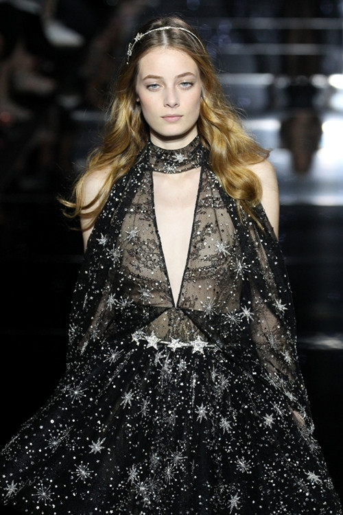 Năm kiểu làm đẹp mê hoặc từ tuần lễ thời trang Haute Couture ảnh 14