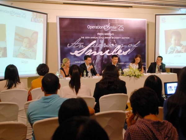 “Đêm của những nụ cười” cho trẻ em hở môi, hàm ếch ảnh 1