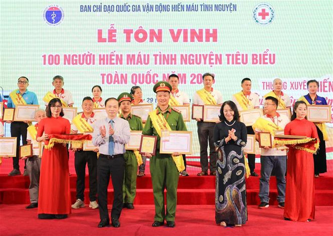 Tri ân và tôn vinh 100 tấm gương tiêu biểu hiến máu tình nguyện ảnh 1