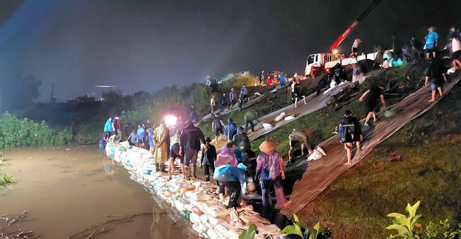 TTXVN_1209 Phu Tho de song Lo 2.jpeg