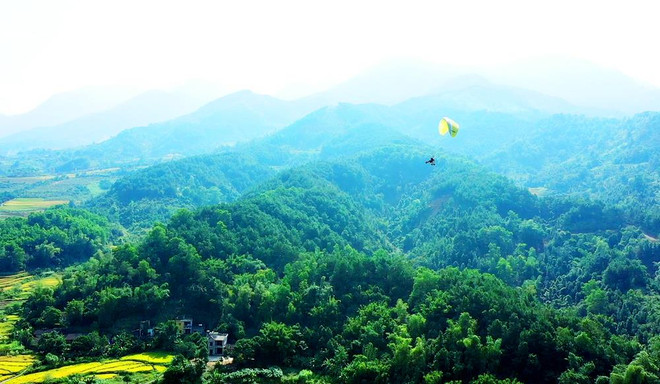 Màu xanh bạt ngàn, đồi núi trập trùng của thiên nhiên Bình Liêu khiến bất kỳ ai cũng phải lay động. (Nguồn: baoquangninh) Quảng Ninh: Khám phá vùng đất hoang sơ vùng biên Bình Liêu ảnh 3