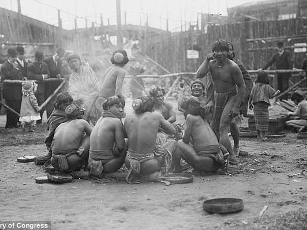 Bộ lạc săn đầu người ở Philippines bị đem tới Mỹ "triển lãm" ảnh 1