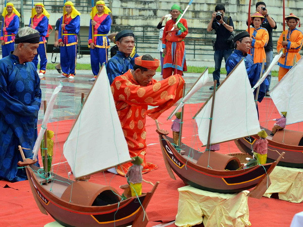 Tái hiện Lễ Khao lề thế lính Hoàng Sa của ngư dân Lý Sơn ảnh 2