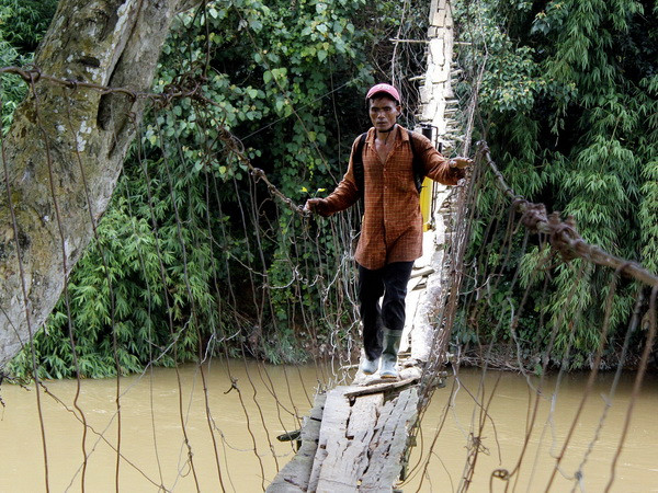 Cận cảnh 15 cầu treo ở mức rất nguy hiểm cần phải thay thế ảnh 2