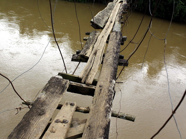 Cận cảnh 15 cầu treo ở mức rất nguy hiểm cần phải thay thế ảnh 1