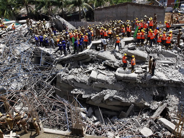 [Photo] Vụ sập nhà tại Ấn Độ, làm ít nhất 9 người chết ảnh 1