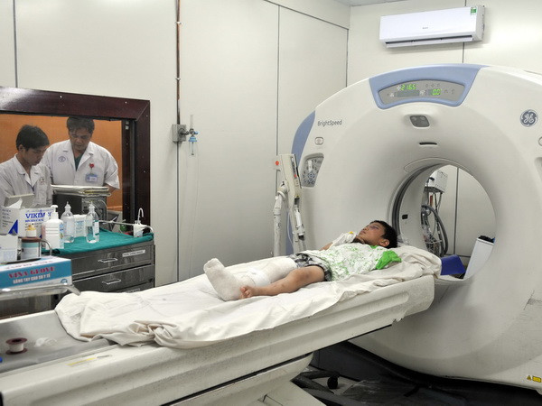 Tạm giữ hình sự đối tượng bạo hành bé trai 6 tuổi tại TP.HCM ảnh 1