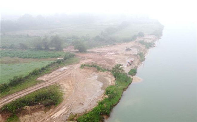 Quảng Trị rào bãi tập kết cát, sỏi trái phép sau phản ánh của TTXVN ảnh 1