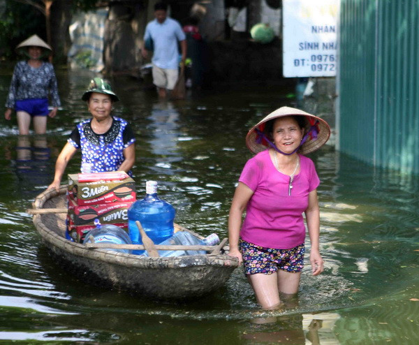 Hà Nội: Mưa tạnh 4 ngày, nhiều nơi tại Chương Mỹ vẫn chìm trong nước ảnh 2