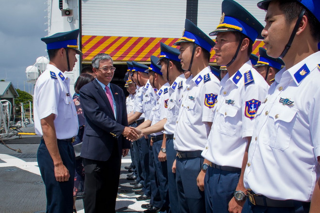 Đại sứ Việt Nam tại Hoa Kỳ thăm tàu Cảnh sát biển neo đậu tại Hawaii ảnh 1