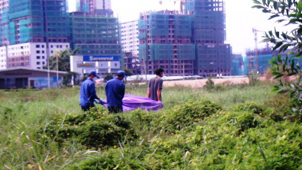 Phát hiện thi thể đã phân hủy trong bụi rậm dưới chân cầu ảnh 1