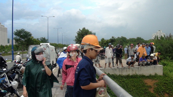 Phát hiện thi thể đã phân hủy trong bụi rậm dưới chân cầu ảnh 2