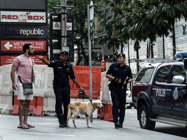 Malaysia bắt giữ 2 đối tượng có quan hệ với tổ chức khủng bố IS ảnh 1