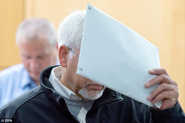 Thiếu nữ bị cha đẻ bóp cổ đến chết chỉ vì... ăn cắp bao cao su ảnh 2