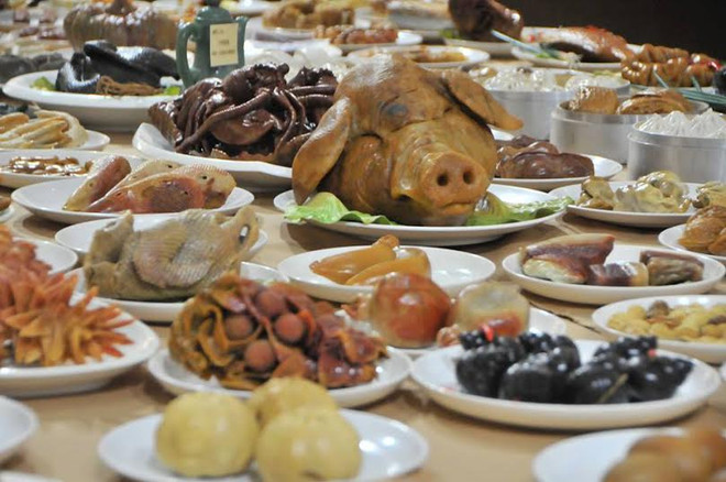 Ngỡ ngàng với bàn tiệc sơn hào hải vị được khắc từ đá cẩm thạch ảnh 1