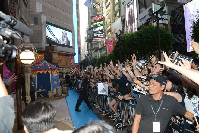 Kathy Uyên rạng rỡ bên Hugh Jackman trong buổi ra mắt "Pan" ảnh 3