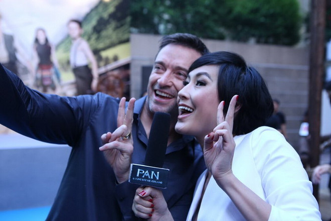Kathy Uyên rạng rỡ bên Hugh Jackman trong buổi ra mắt "Pan" ảnh 1