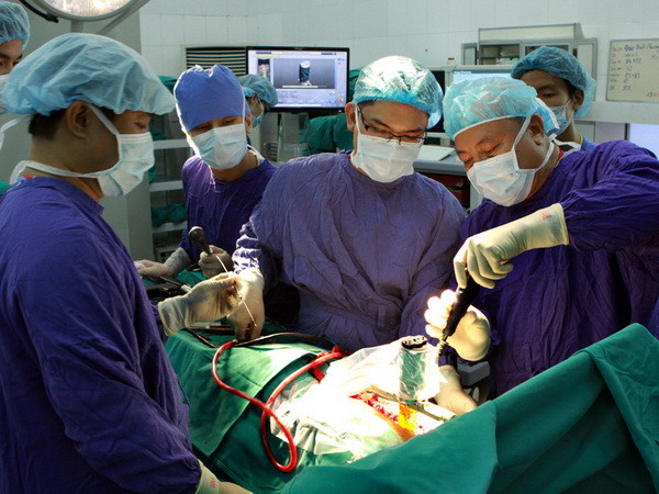 Phấn đấu đưa ngành y TP. HCM trở thành trung tâm y tế khu vực ảnh 1