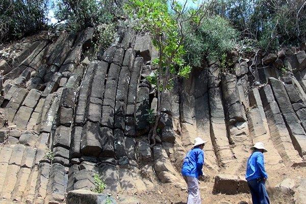 Khảo sát, nghiên cứu 'Gành Đá Đĩa trên cạn' để phát triển du lịch ảnh 1