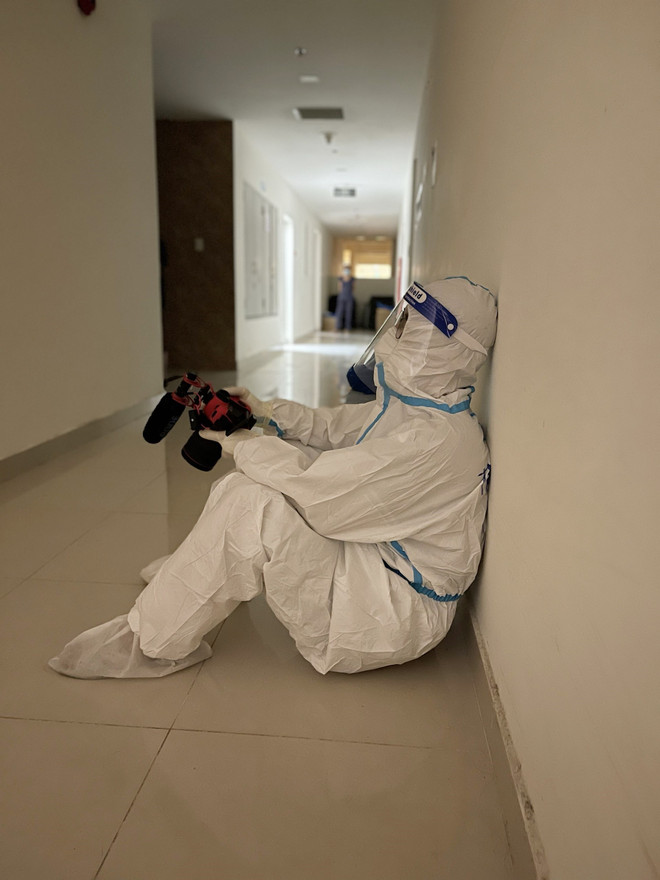 Chuyện của những phóng viên dấn thân tác nghiệp ở 'tâm dịch' COVID-19 ảnh 1