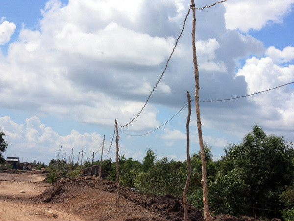 Lắp đặt biển quảng cáo, 3 người bị điện giật bất tỉnh ảnh 1