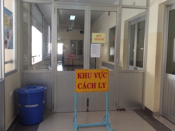 Một người từ vùng dịch Ebola về tự nguyện nhập viện cách ly ảnh 1