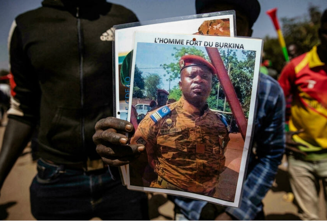 Trung tá Paul-Henri Damiba nhậm chức Tổng thống Burkina Faso ảnh 1