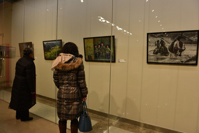 Triển lãm tranh-ảnh "Việt Nam - Vẻ đẹp bất tận" tại Bắc Kinh ảnh 2