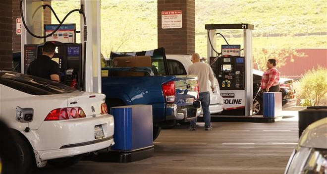 Giá dầu thế giới giảm sau thông tin Mỹ có khả năng mở kho dự trữ ảnh 1