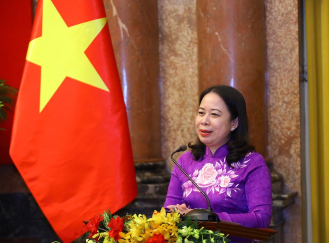 Phó Chủ tịch nước Võ Thị Ánh Xuân nói chuyện với các tài năng trẻ khoa học công nghệ năm 2022. (Ảnh: Văn Điệp/TTXVN) Phó Chủ tịch nước gặp mặt các tài năng trẻ khoa học công nghệ năm 2022 ảnh 3
