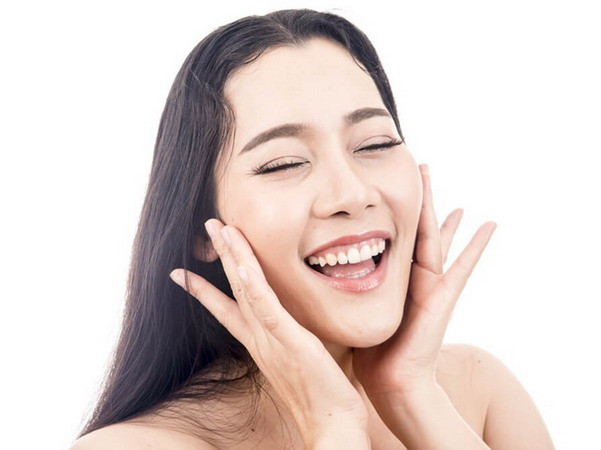 “Skin gritting” - phương pháp làm sạch bã nhờn và mụn đầu đen ảnh 1