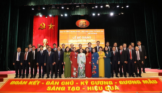 Bế giảng Lớp bồi dưỡng cho cán bộ quy hoạch cấp chiến lược khóa XIII ảnh 2