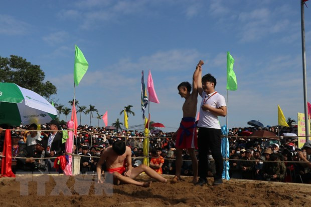 Đầu Xuân về dự Hội Vật truyền thống làng Sình ở Thừa Thiên-Huế ảnh 2