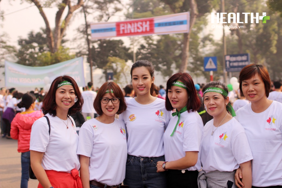 Hoa hậu Đỗ Mỹ Linh tham gia cuộc chạy. (Nguồn: healthplus.vn) MC Phan Anh, Hoa hậu Đỗ Mỹ Linh "Chạy vì trẻ em Hà Nội” ảnh 1