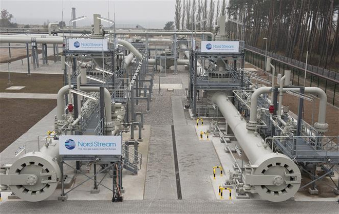 Hệ thống đường ống dẫn khí đốt qua biển Baltic tại Lubmin, Đức. (Ảnh: AFP/ TTXVN) Những 'cơn gió ngược' đối với các dự án xuất khẩu khí đốt của Nga ảnh 1