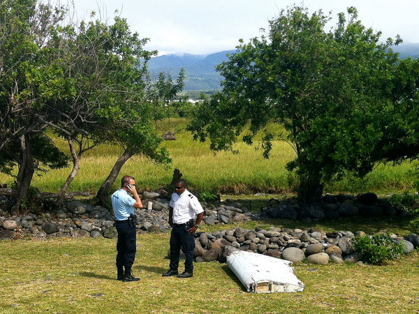 Chưa thể khẳng định mảnh vỡ phát hiện ở Thái Lan là của MH370 ảnh 1