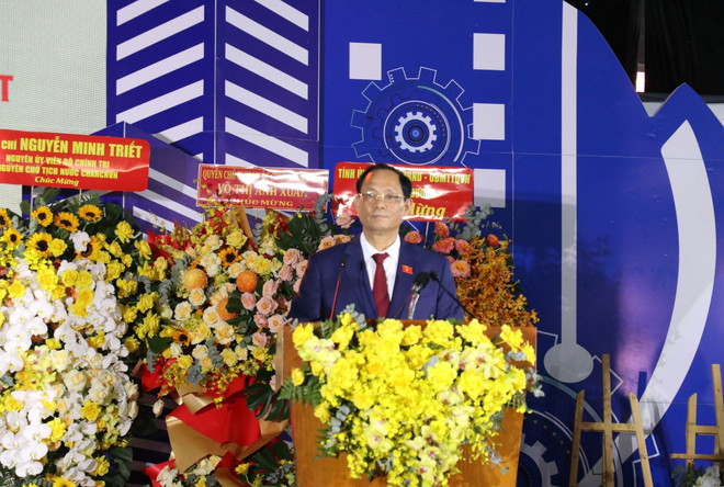 Thượng tướng Trần Quang Phương, Ủy viên Trung ương Đảng, Phó Chủ tịch Quốc hội, phát biểu tại buổi lễ. (Ảnh: Dương Chí Tưởng/TTXVN) ttxvn_thanh_pho_ben_cat_2504-2.jpg