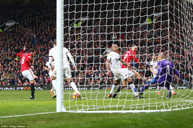 M.U trả nợ thành công Watford: Thầy trò Mourinho đã vào guồng ảnh 1