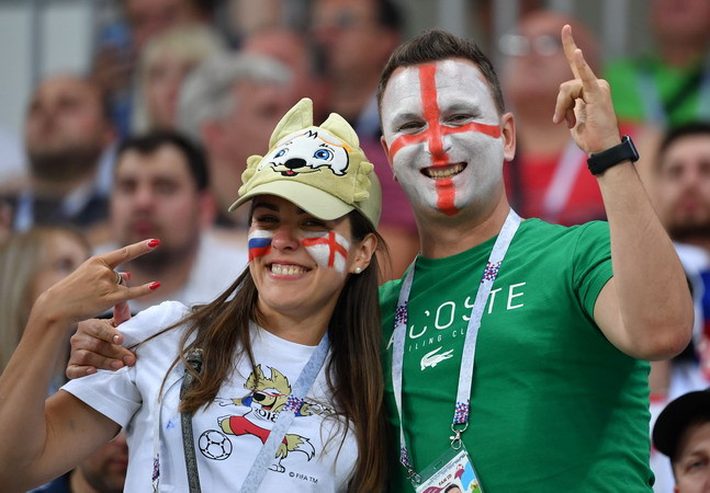 Các quán rượu ở London sôi động với chiến thắng của tuyển Anh ảnh 1