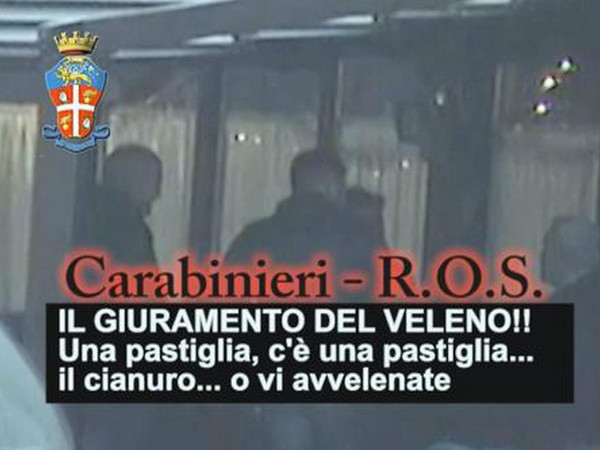 Italy: Lần đầu tiên ghi hình được "lễ tuyên thệ" của băng đảng mafia ảnh 1
