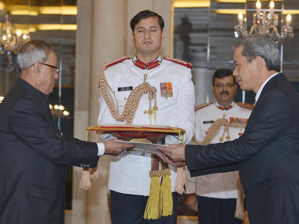 (Ảnh: Minh Lý/Vietnam+) Đại sứ đặc mệnh toàn quyền Việt Nam tại Ấn Độ trình Quốc thư ảnh 1