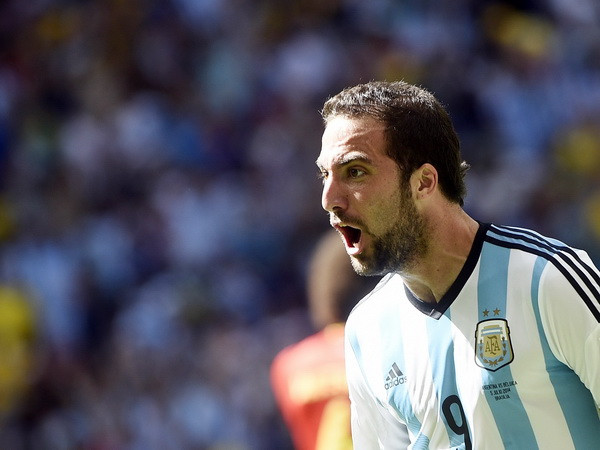 Cận cảnh pha lập công giúp Higuain giải "cơn khát" bàn thắng ảnh 1