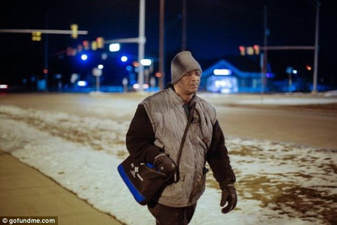 Người đàn ông suốt 10 năm đi bộ 37km mỗi ngày đến cơ quan ảnh 2