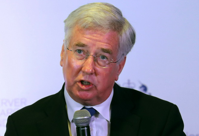 Bộ trưởng Quốc phòng Anh Michael Fallon. (Nguồn: EPA/TTXVN) Anh sẵn sàng dùng biện pháp quân sự đáp trả các vụ tấn công mạng ảnh 1