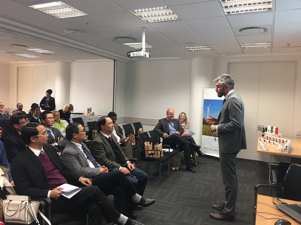 Các doanh nghiệp Nam Phi phát biểu tại cuộc hội thảo. (Ảnh: Mạnh Hùng/Vietnam+) Tiềm năng của thị trường Việt Nam thu hút doanh nghiệp Nam Phi ảnh 2