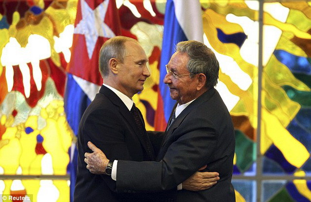 Tổng thống Nga Vladimir Putin tiếp Chủ tịch Cuba Raul Castro ảnh 1