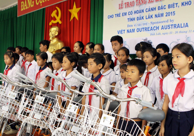 Đắk Lắk tặng quà cho trẻ khuyết tật và trẻ em nghèo hiếu học ảnh 1