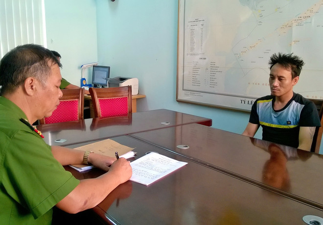 Khởi tố đối tượng "ngáo đá" dùng súng tự chế uy hiếp mọi người ảnh 1